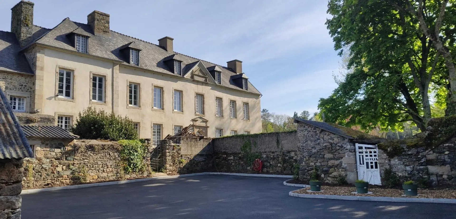Gites Du Manoir De Kergoniou Saint Joseph Paimpol