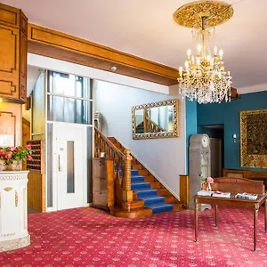 hostellerie-de-la-roseraie.midi-pyreneeshotels.com/